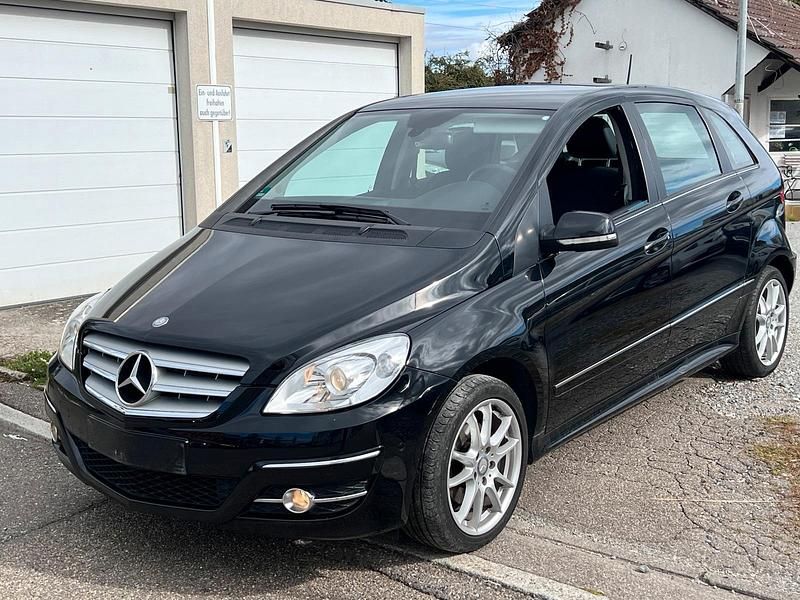 Gebraucht 2011 Mercedes B200 Van / Kleinbus | 9.900 € (Teuer) - Bild 1/4