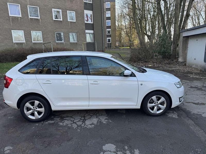 Gebraucht Skoda Rapid Active 90 PS (66 kW) 2014 Weiß Kleinwagen