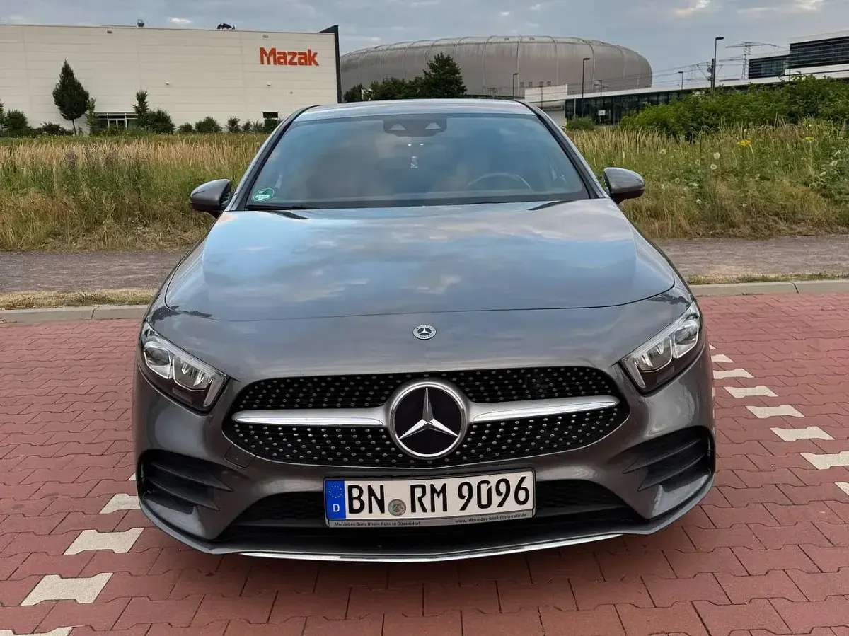 Gebraucht Mercedes A200 AMG line 163 PS (119 kW) 2018 Grau Limousine