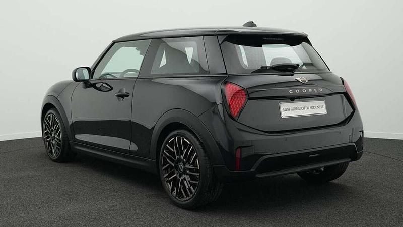 Gebraucht Mini Cooper Favoured 156 PS (114 kW) 2024 Schwarz Kleinwagen