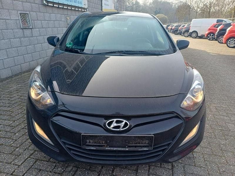 Gebraucht Hyundai i30 Classic 99 PS (72 kW) 2014 Schwarz Limousine
