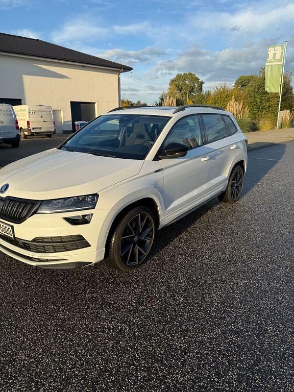 Weiß Gebraucht 2020 Skoda Karoq SportLine SUV | 24.900 € (Guter Preis) - Bild 1/4