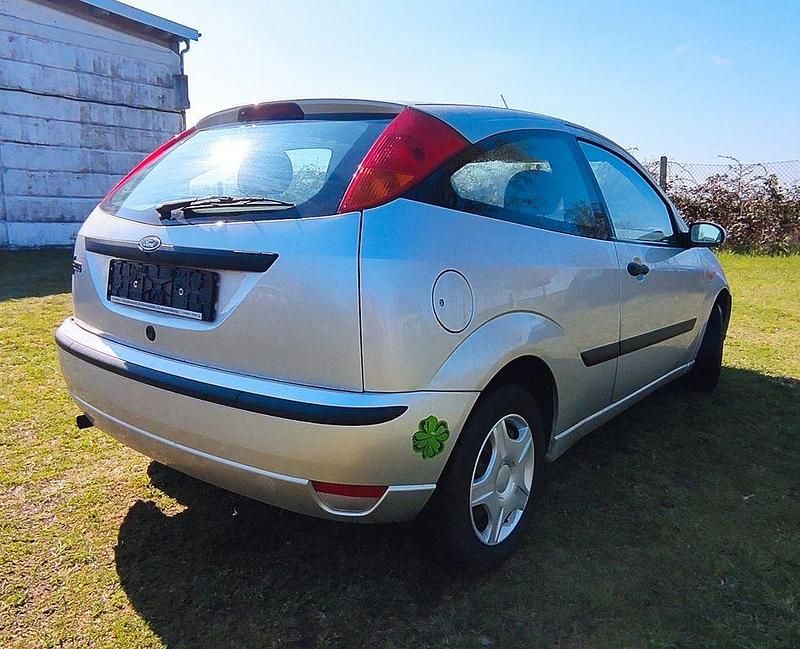 Używany Ford Focus Trend 101 KM (74 kW) 2002 Sedan/Limuzyna