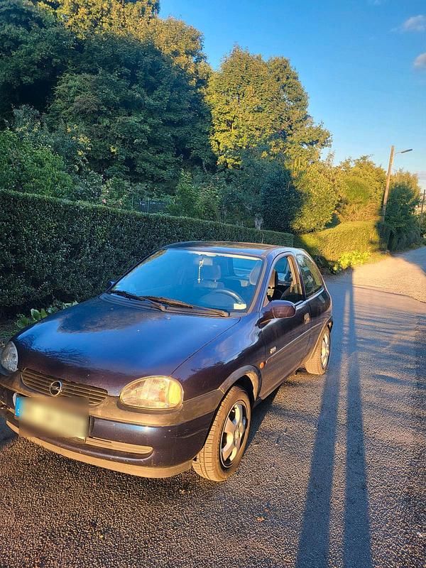 Blau Gebraucht 2000 Opel Corsa Kleinwagen | 500 € (Superpreis) - Bild 1/4