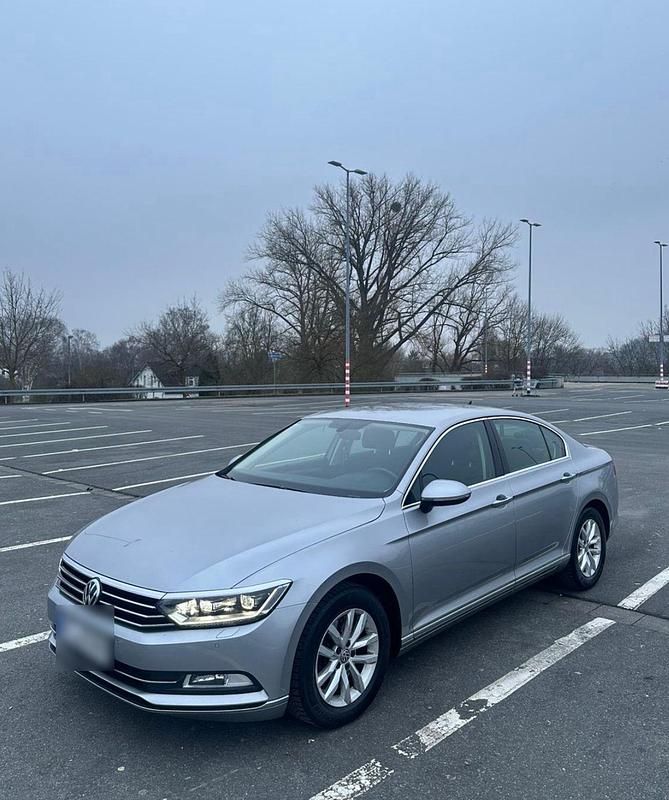 Gebraucht VW Passat Highline 120 PS (88 kW) 2019 Grau Limousine