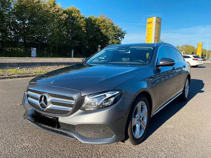 Grau Gebraucht 2017 Mercedes E220 Avantgarde Kombi | 20.200 € (Superpreis) - Bild 1/4