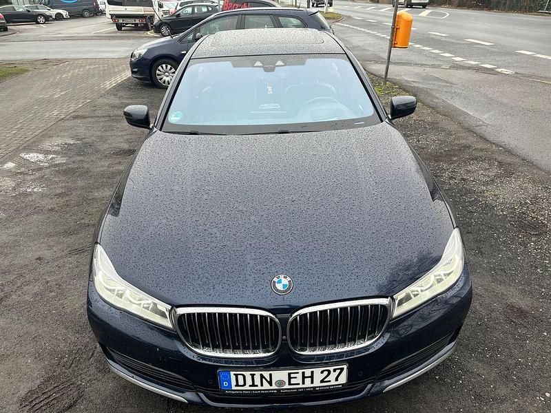 Gebraucht BMW 750 Performance 400 PS (294 kW) 2018 Imperialblau brillanteffekt me Limousine