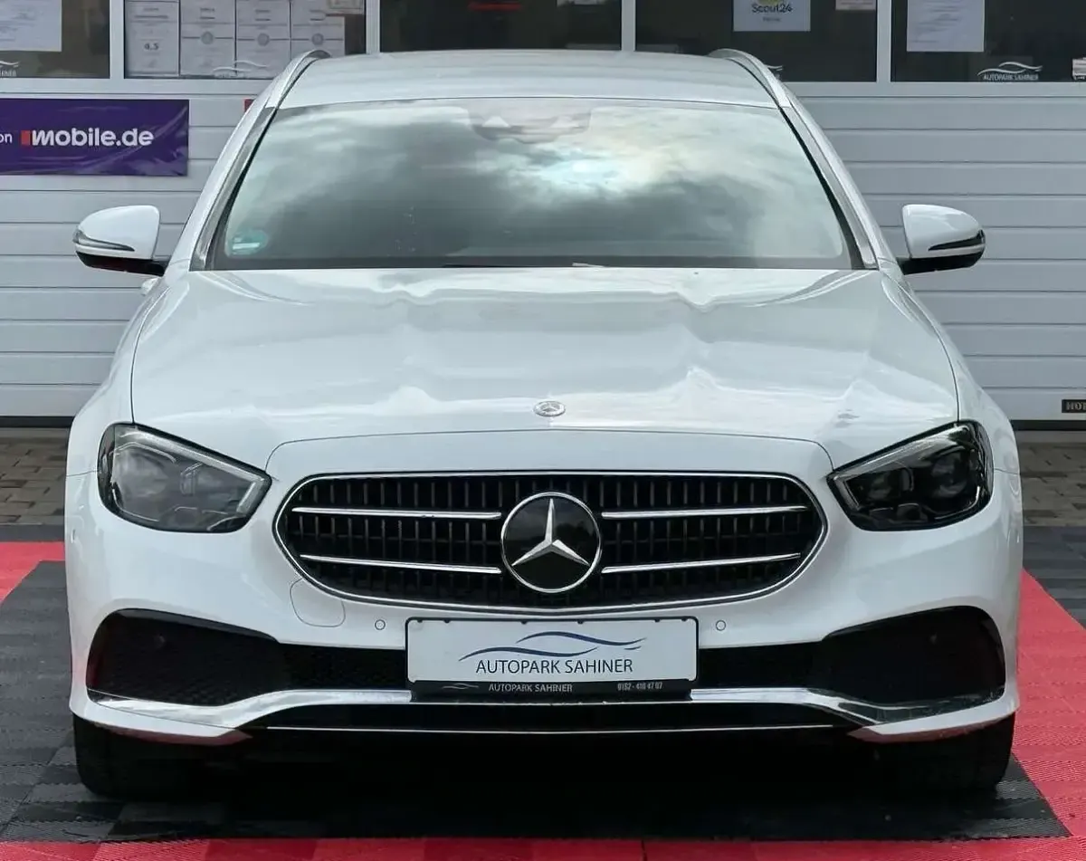 Gebraucht Mercedes E300 194 PS (142 kW) 2020 Polarweiss Kombi