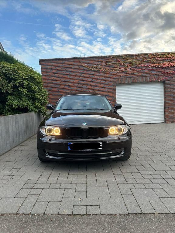 Schwarz Gebraucht 2010 BMW 116 Advantage Kleinwagen | 8.990 € - Bild 1/4
