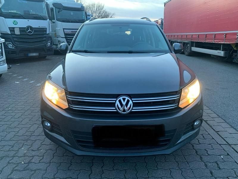 Gebraucht VW Tiguan 140 PS (102 kW) 2015 Grau SUV
