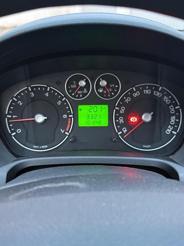 Gebraucht Ford Fiesta 60 PS (44 kW) 2006 Rot Kleinwagen