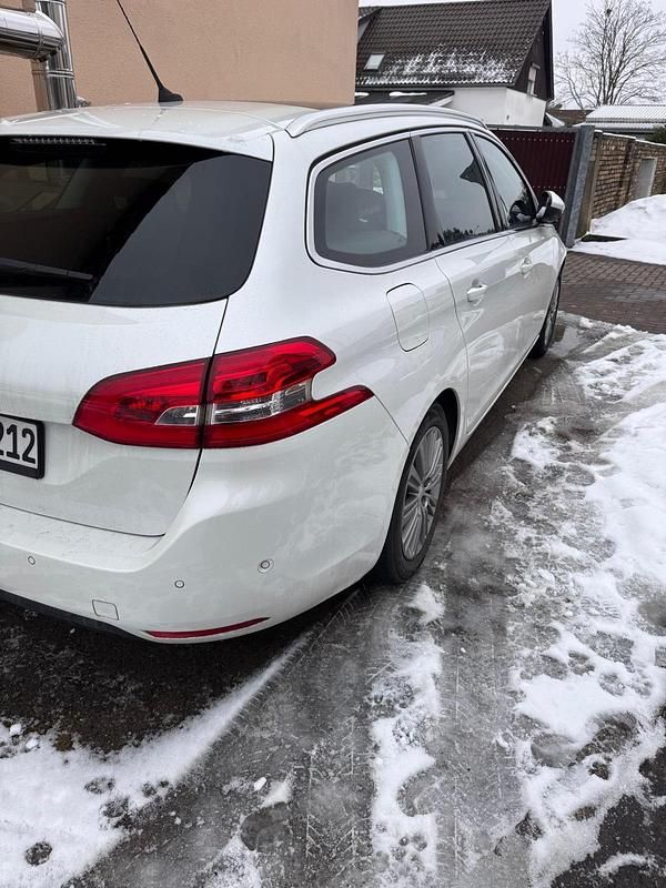 Gebraucht Peugeot 308 SW 120 PS (88 kW) 2018 Weiß Kombi