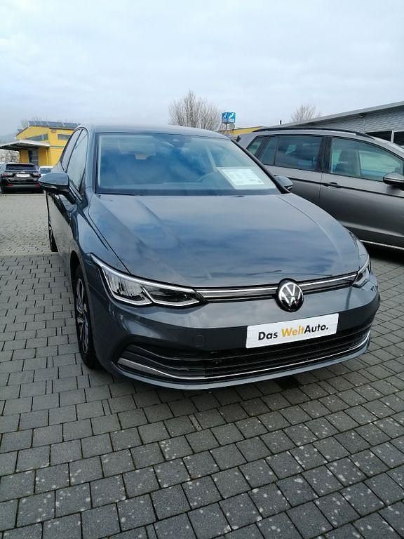 Grau Gebraucht 2021 VW Golf VIII Active Limousine | 20.000 € (Guter Preis) - Bild 1/4