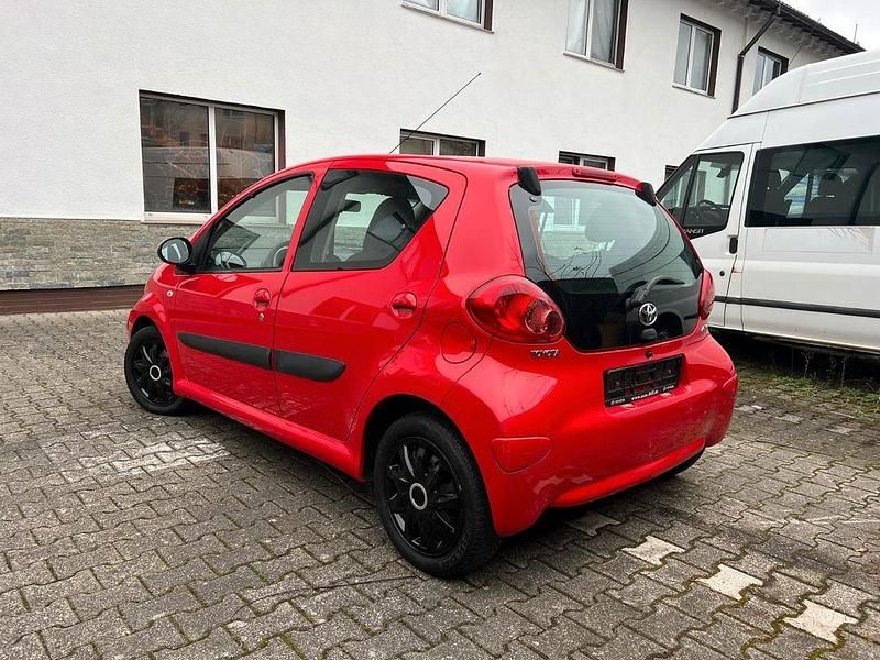 Gebraucht Toyota Aygo Cool 68 PS (50 kW) 2008 Rot Kleinwagen