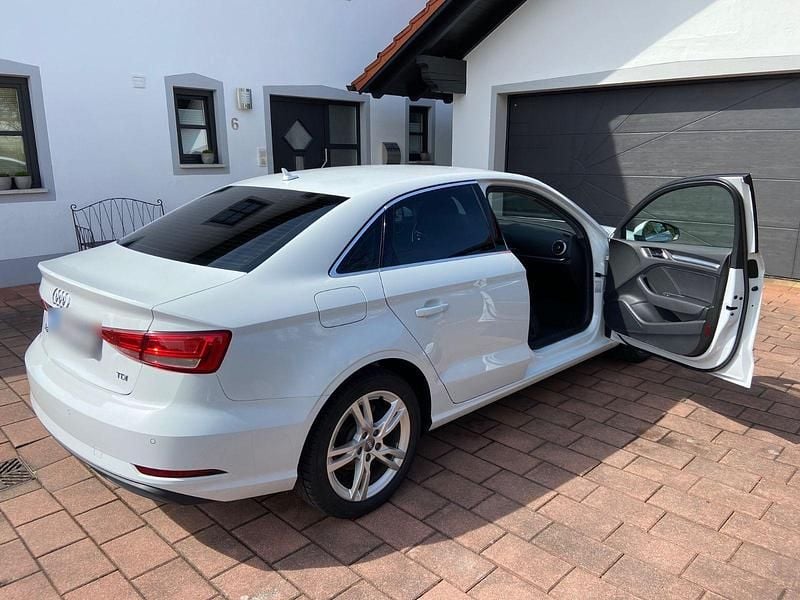 Używany Audi A3 Ambiente 116 KM (85 kW) 2018 Biały Sedan/Limuzyna