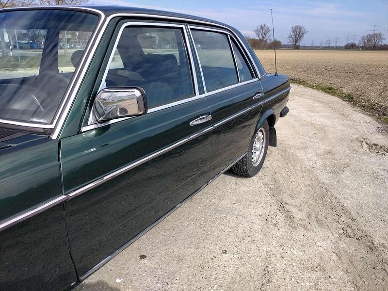 Gebraucht Mercedes 240 72 PS (52 kW) 1983 Grün Limousine