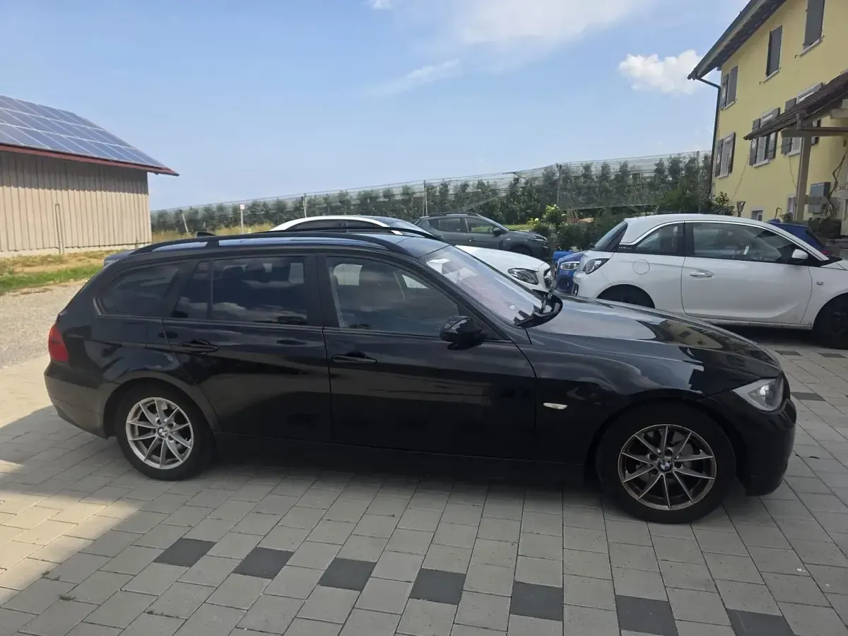 Gebraucht BMW 320 177 PS (130 kW) 2008 Schwarz Kombi