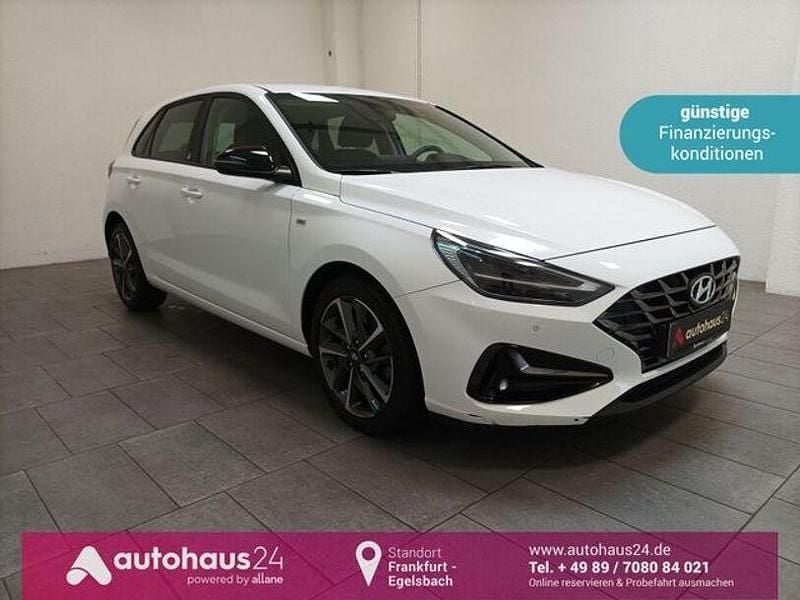 Weiß Gebraucht 2022 Hyundai i30 Edition 30 Limousine | 15.670 € (Superpreis) - Bild 1/4