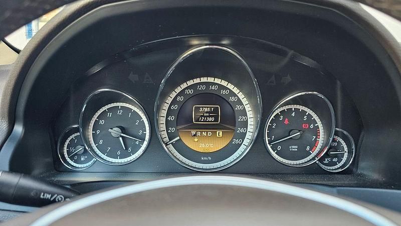 Gebraucht Mercedes E300 AMG 252 PS (185 kW) 2011 Blau Coupé