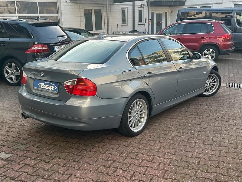 Gebraucht BMW 330 258 PS (189 kW) 2005 Grau Limousine