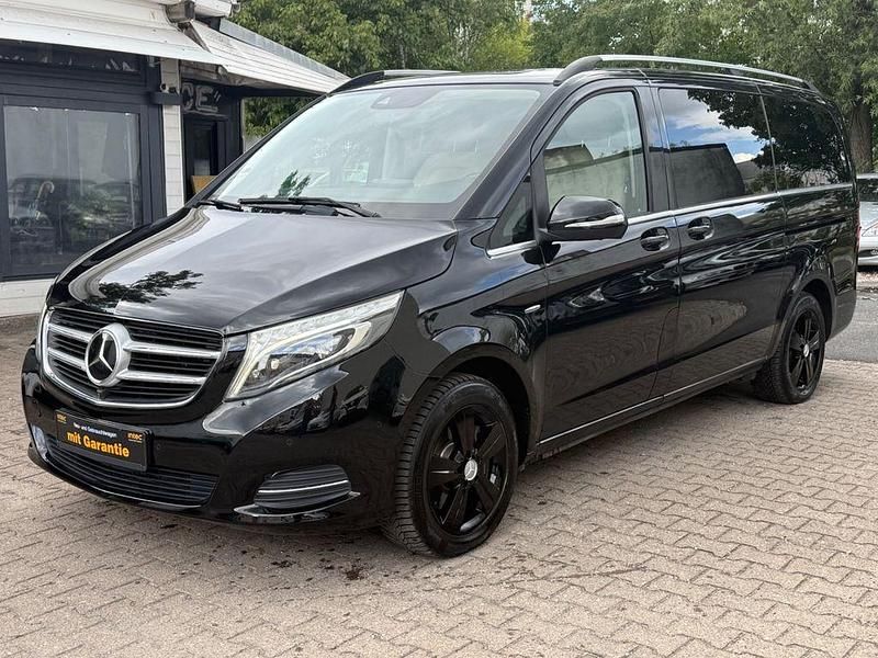 Schwarz Gebraucht 2015 Mercedes V220 Van / Kleinbus | 30.290 € (Teuer) - Bild 1/4