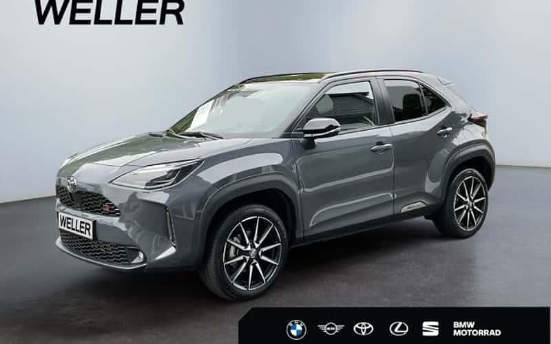 Grau Gebraucht 2025 Toyota Yaris Hybrid Sport Limousine | 35.990 € - Bild 1/4