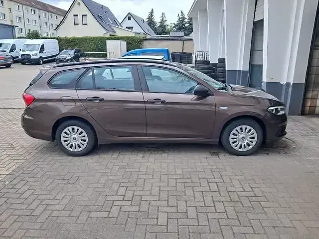 Gebraucht Fiat Tipo Pop 95 PS (69 kW) 2017 Braun Limousine