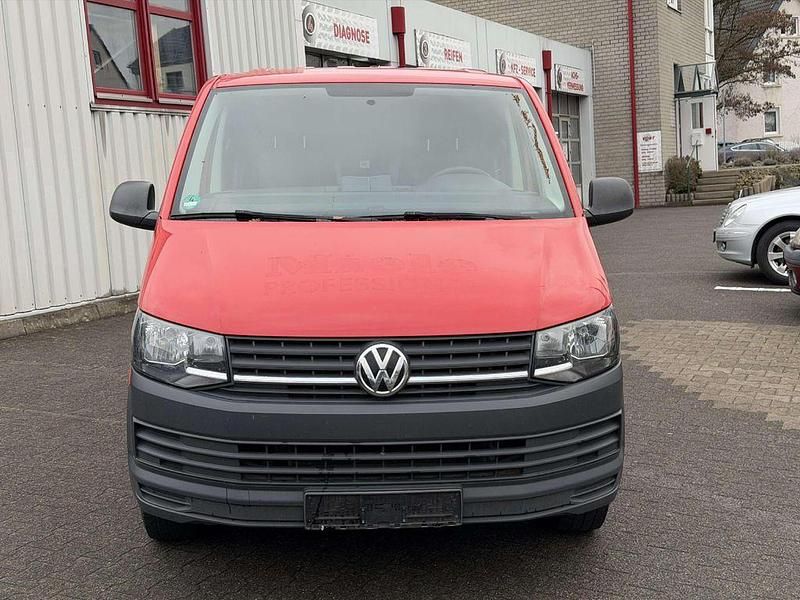 Gebraucht VW Transporter 102 PS (75 kW) 2018 Rot Van