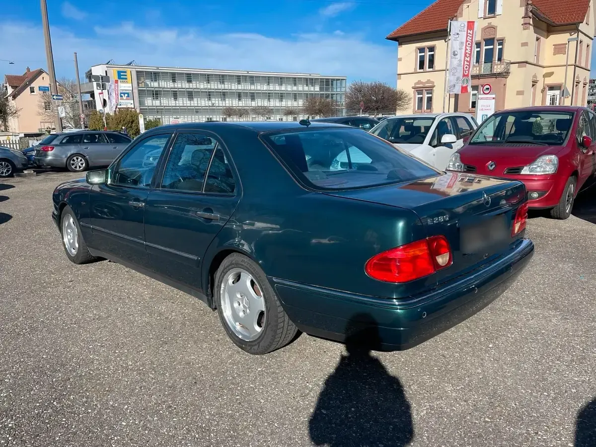 Gebraucht Mercedes E280 204 PS (150 kW) 1998 Grün Limousine