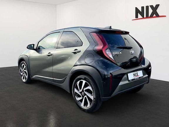 Gebraucht Toyota Aygo X Basis 72 PS (52 kW) 2023 Cardamon green metallic/ night sky black SUV