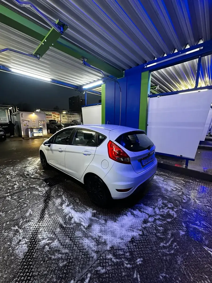 Usata Ford Fiesta 60 CV (44 kW) 2009 Bianco Berlina