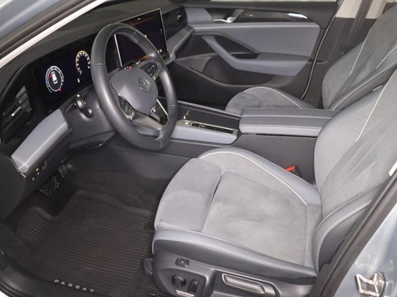 Gebraucht VW Passat Business 204 PS (150 kW) 2024 Oyster silver metallic (metallic) Kombi