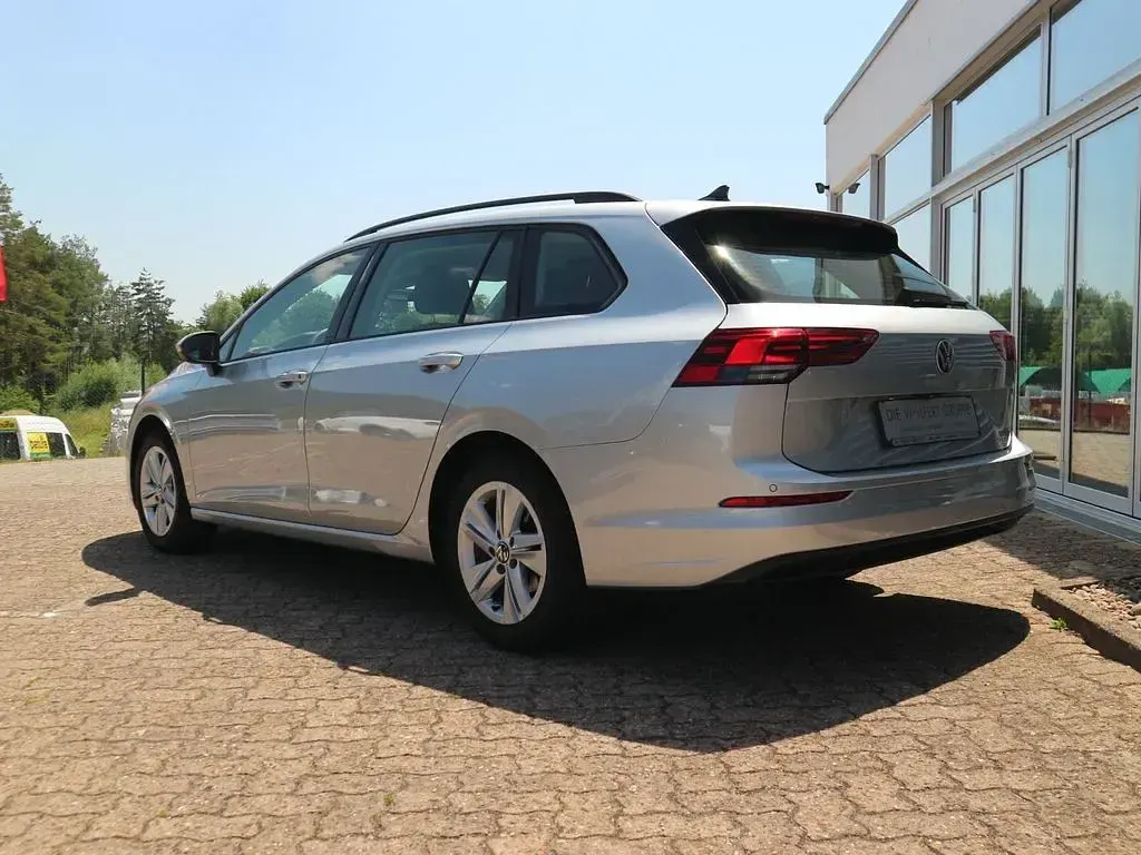 Gebraucht VW Golf VIII Life 110 PS (80 kW) 2021 Reflexsilber metallic Kombi