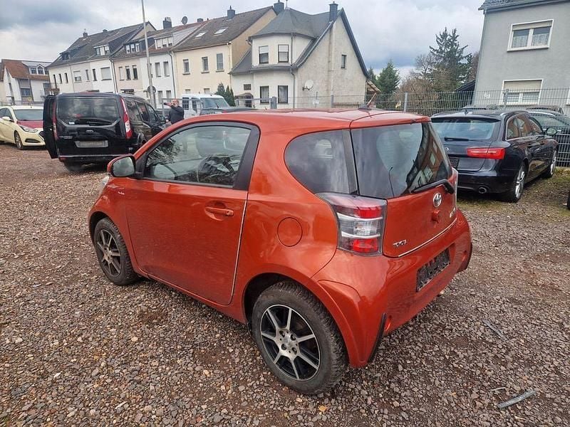 Gebraucht Toyota iQ Basis 68 PS (50 kW) 2013 Orange Kleinwagen