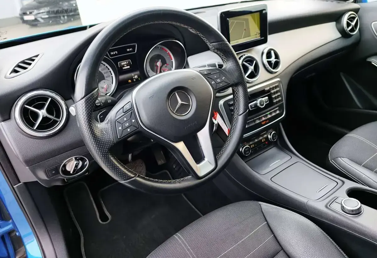 Gebraucht Mercedes GLA250 211 PS (155 kW) 2015 Blau SUV