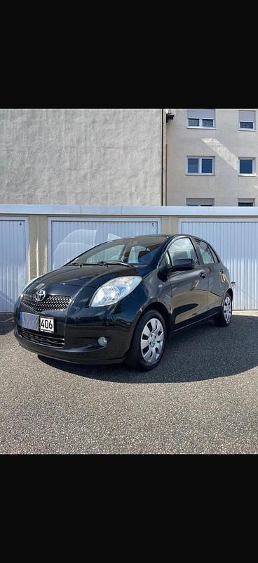 Gebraucht Toyota Yaris 70 PS (51 kW) 2009 Schwarz Kleinwagen