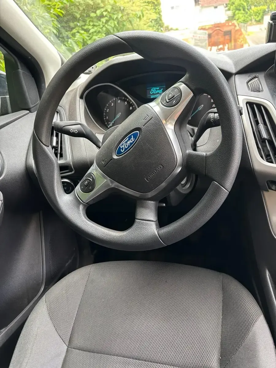 Gebraucht Ford Focus 77 PS (56 kW) 2011 Schwarz Kombi