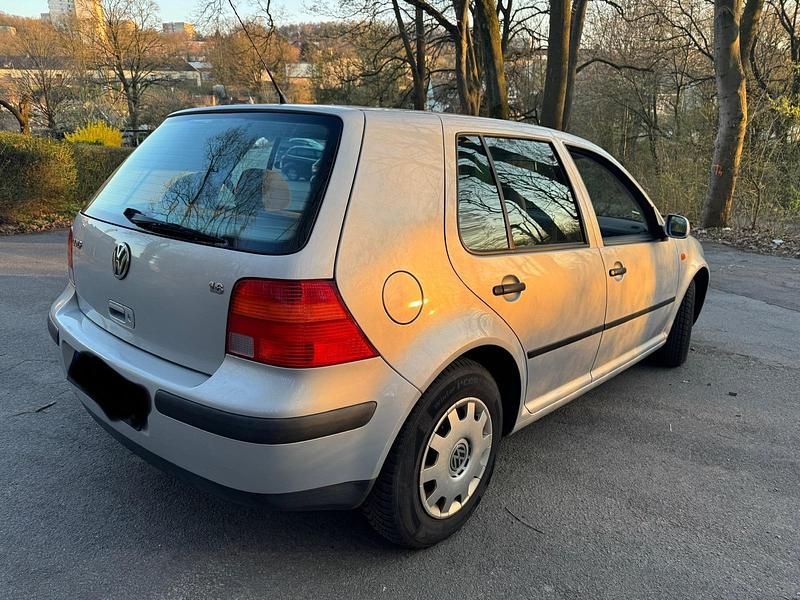Gebraucht VW Golf IV 105 PS (77 kW) 1998 Silber Kleinwagen