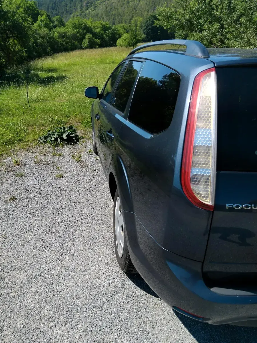 Gebraucht Ford Focus 109 PS (80 kW) 2010 Grau Kombi
