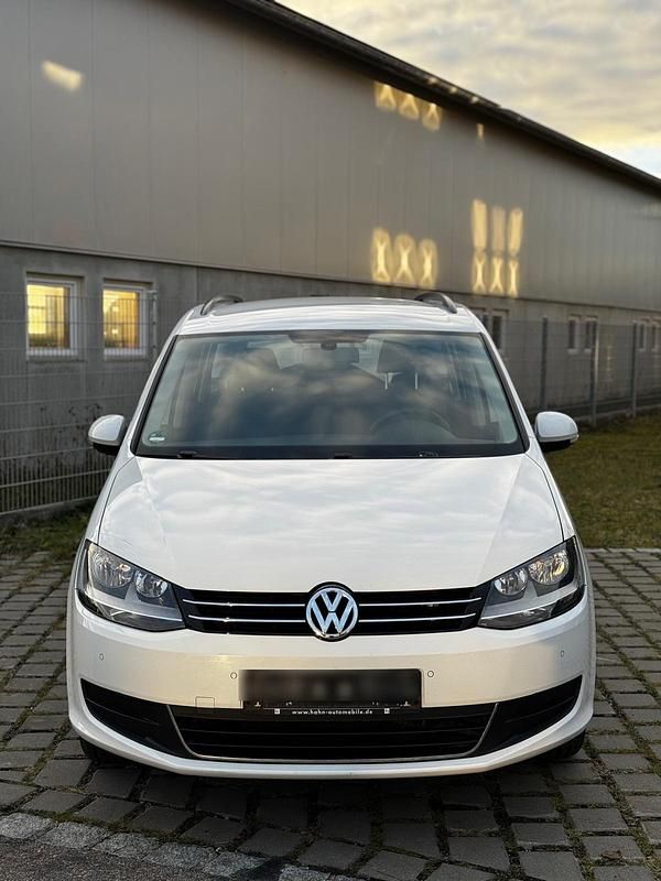 Weiß Gebraucht 2010 VW Sharan Van / Kleinbus | 6.699 € - Bild 1/4