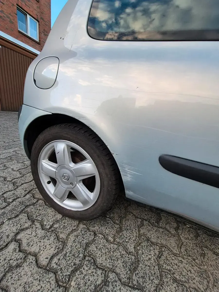 Gebraucht Renault Clio 75 PS (55 kW) 2003 Silber Kleinwagen