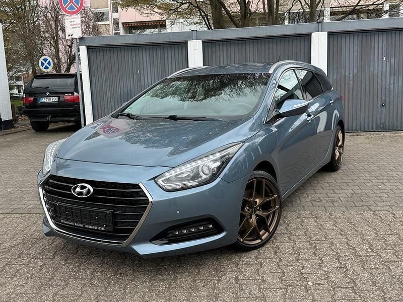 Gebraucht Hyundai i40 Trend 165 PS (121 kW) 2015 Blau Kombi