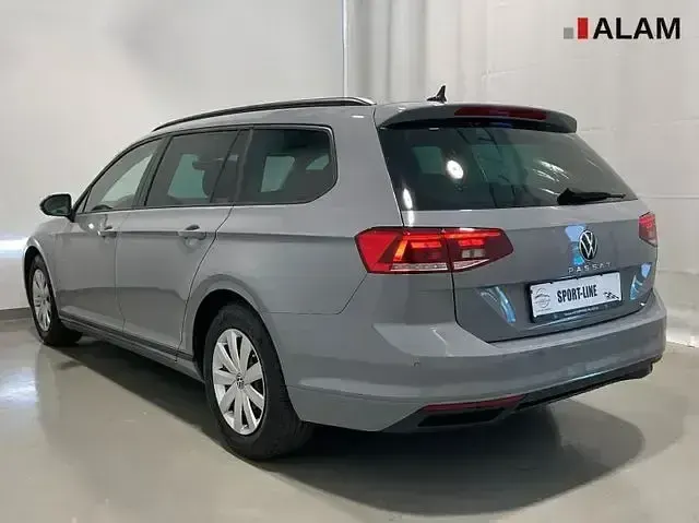 Gebraucht VW Passat Basis 150 PS (110 kW) 2023 Mondsteingrau Kombi