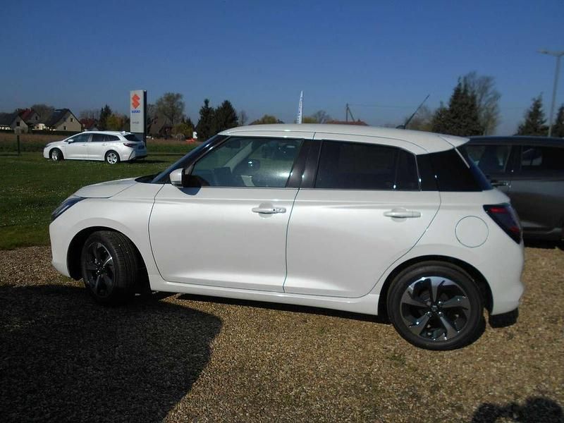 Neu Suzuki Swift Comfort+ 83 PS (61 kW) 2026 Pure white pearl Kleinwagen