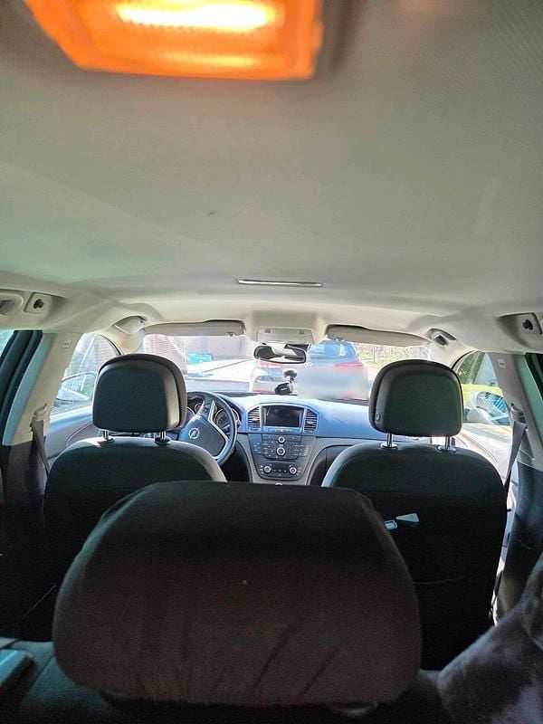 Usado Opel Insignia 160 HP (117 kW) 2012 Cinzento Carrinha