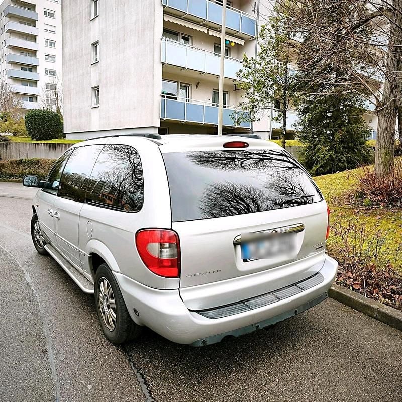 Gebraucht Chrysler Voyager 173 PS (127 kW) 2005 Silber Van / Kleinbus