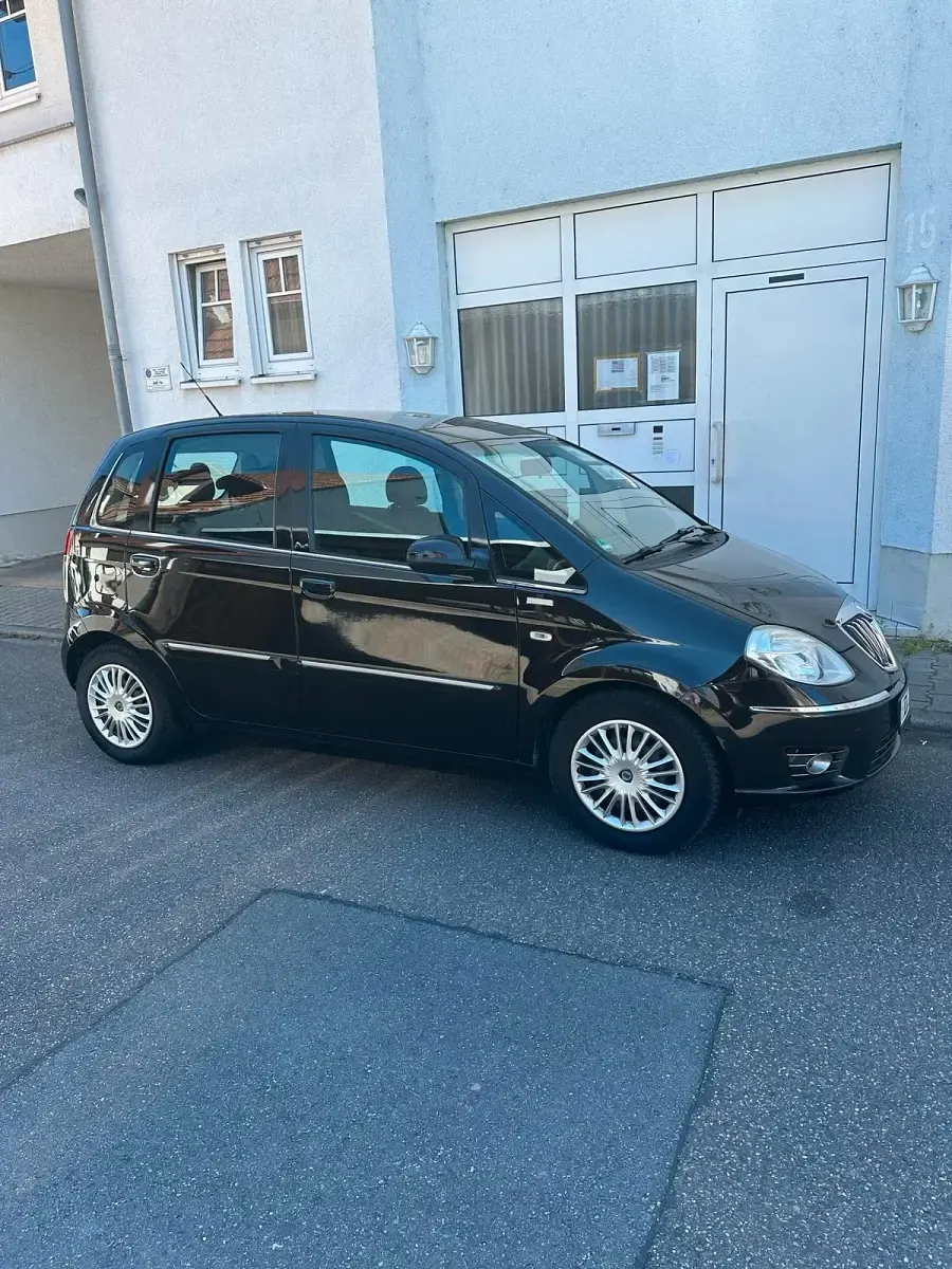 Gebraucht Lancia Musa 95 PS (69 kW) 2010 Braun Van / Kleinbus