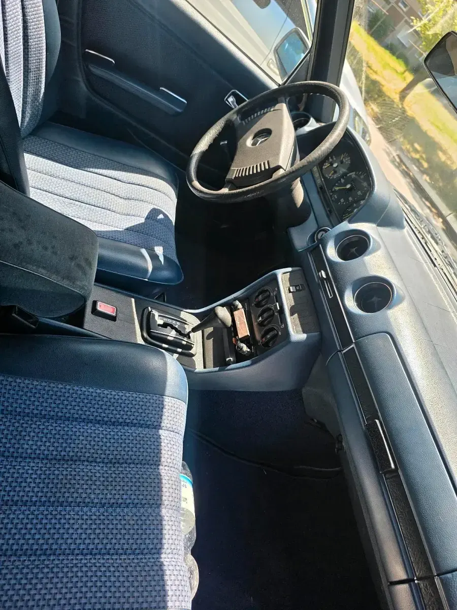 Gebraucht Mercedes 200 60 PS (44 kW) 1979 Weiß Limousine