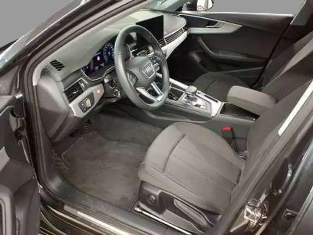 Gebraucht Audi A4 Advanced 163 PS (119 kW) 2025 Grau Limousine