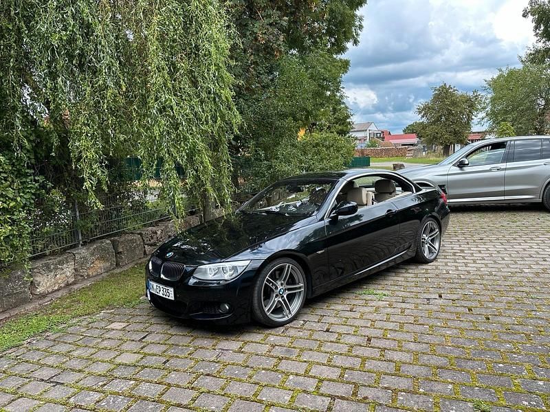Schwarz Gebraucht 2012 BMW 335 Cabriolet M Sport Cabrio | 18.999 € (Guter Preis) - Bild 1/4